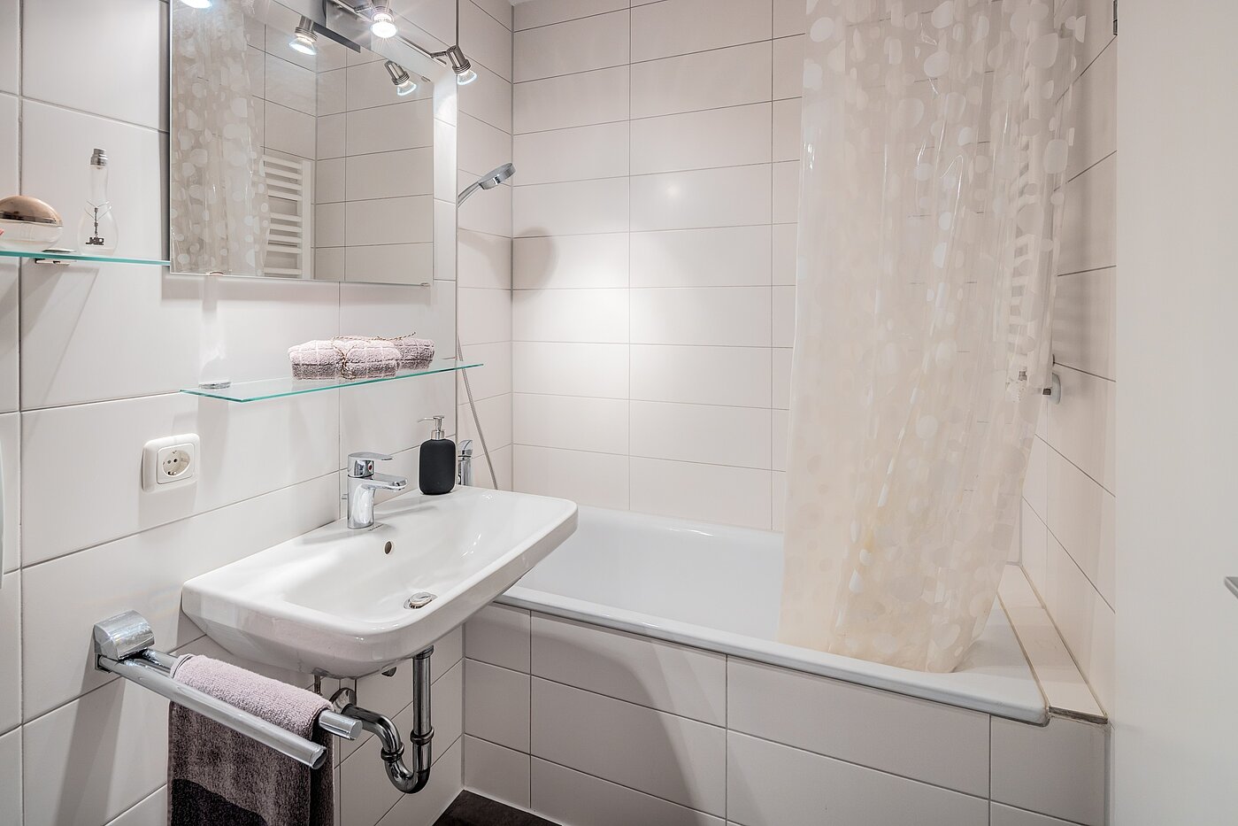 Apartment mit 1 Zimmer | München-Haidhausen | 70274 | ... mit Badewanne...