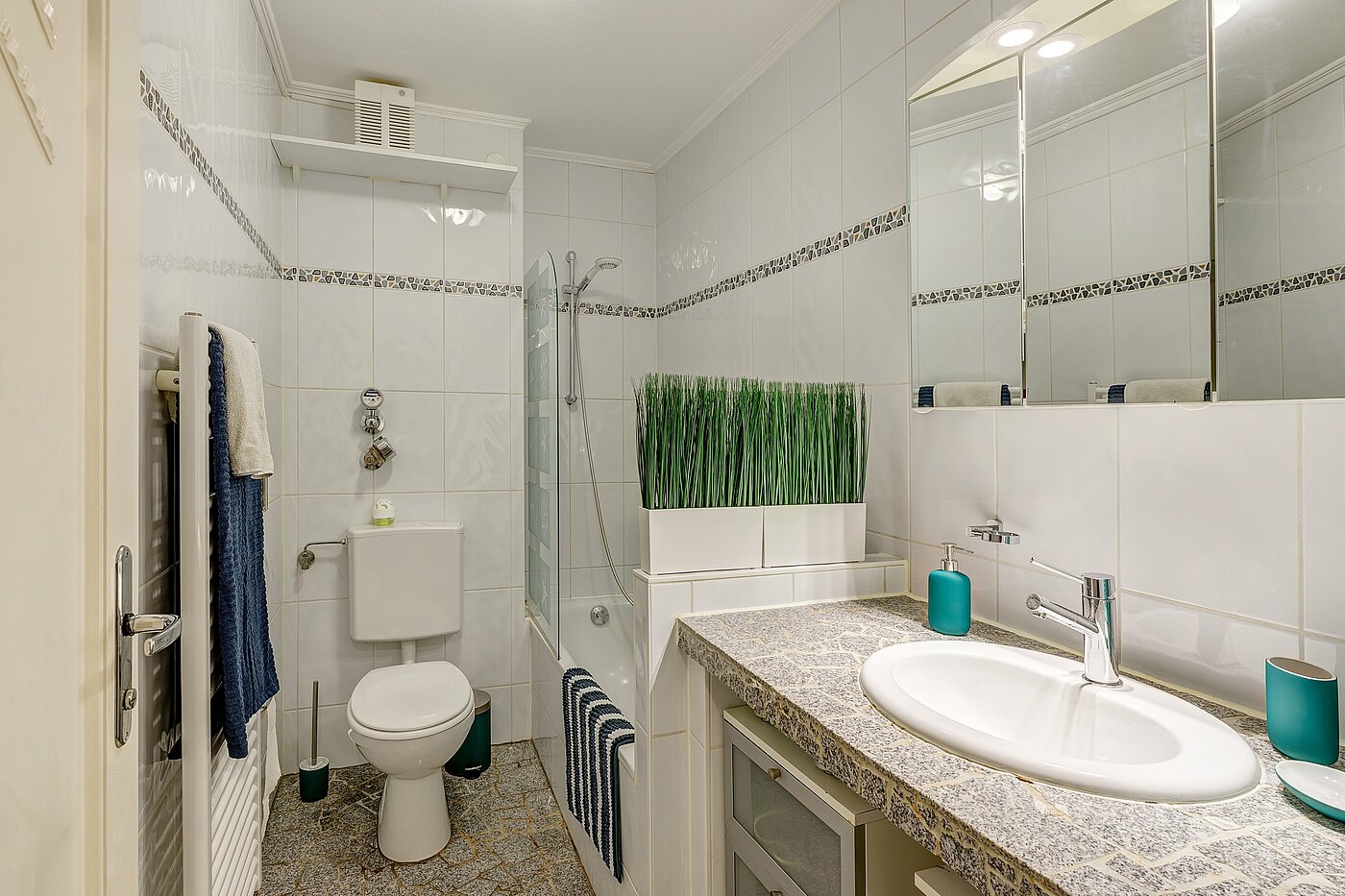 Etagenwohnung mit 2 Zimmern | München-Milbertshofen | 701801 | ...mit Badewanne