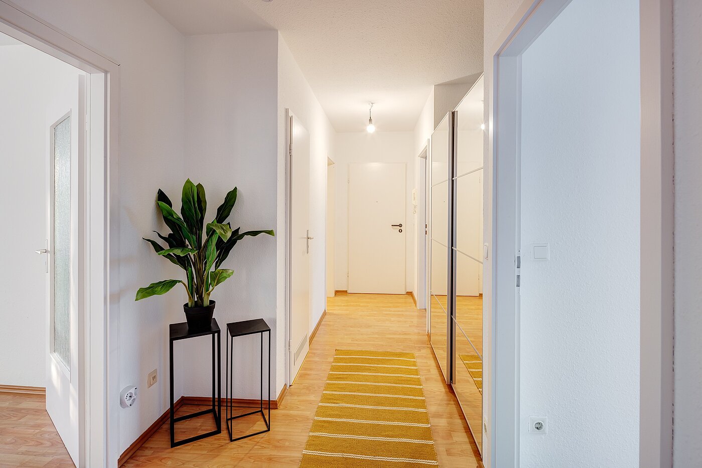 Etagenwohnung mit 3 Zimmern | München-Bogenhausen | 70085 | Flur Blickrichtung Eingang
