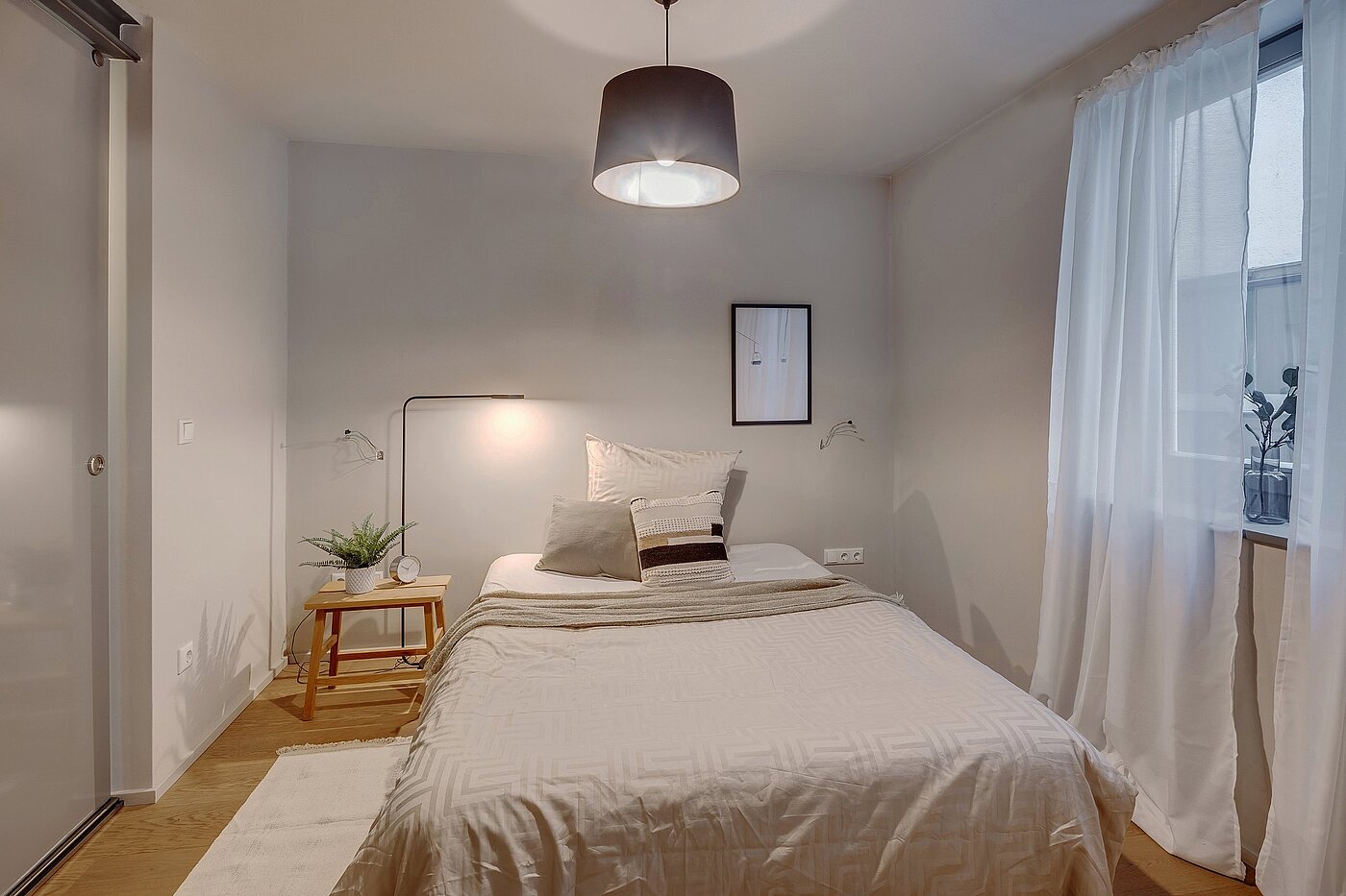 Hochparterre mit 2 Zimmern | München-Lehel | 2012ML1 | Gemütliches Schlafzimmer...