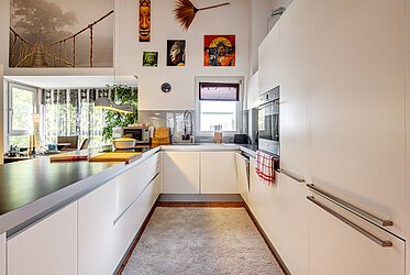 Eching: Stylische Dachgeschosswohnung mit Balkon