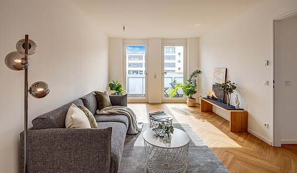 Etagenwohnung mit 2.5 Zimmern | München-Schwanthalerhöhe | 2210ML2 | Lichtdurchflutetes Wohnzimmer