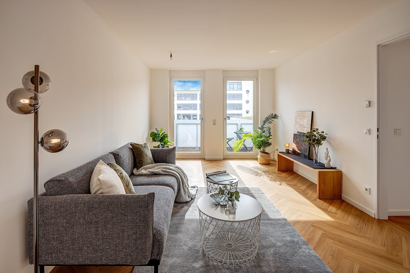 Etagenwohnung mit 2.5 Zimmern | München-Schwanthalerhöhe | 2210ML2 | Lichtdurchflutetes Wohnzimmer