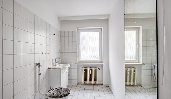 Erdgeschosswohnung mit 2.5 Zimmern | München-Schwabing | 70441 | Und Fenster