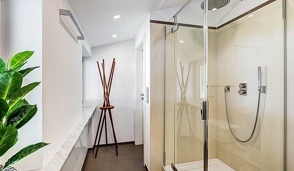 Reiheneckhaus mit 3 Zimmern | Kreuth | 70037 | Helles Badezimmer...