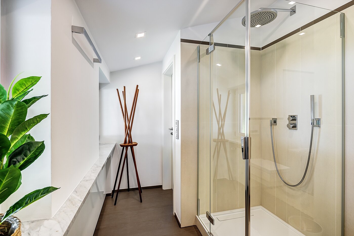 Reiheneckhaus mit 3 Zimmern | Kreuth | 70037 | Helles Badezimmer...