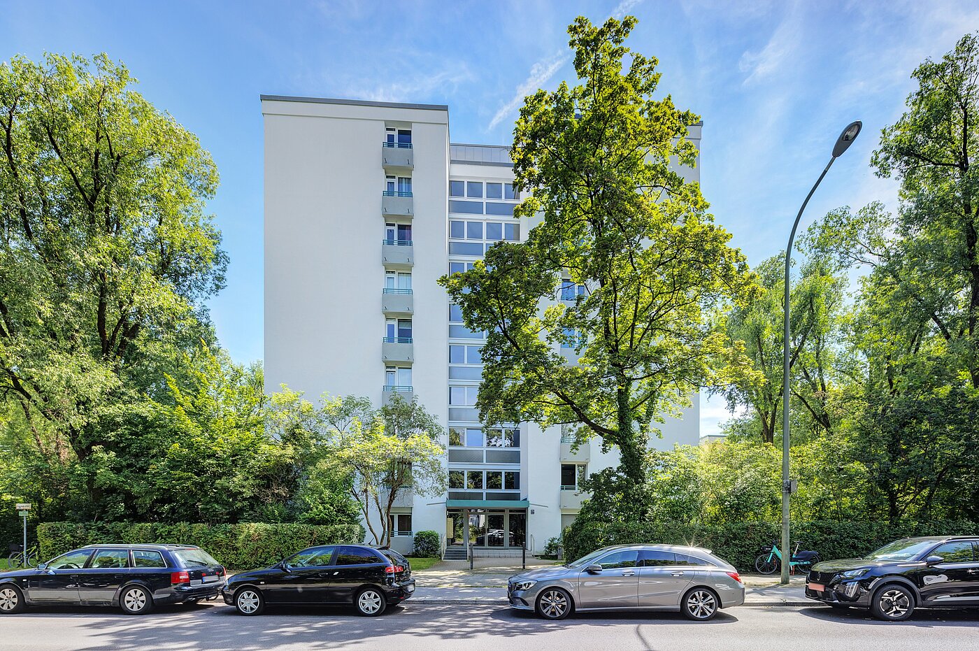 Etagenwohnung mit 2 Zimmern | München-Bogenhausen | 70142 | Eingangsbereich