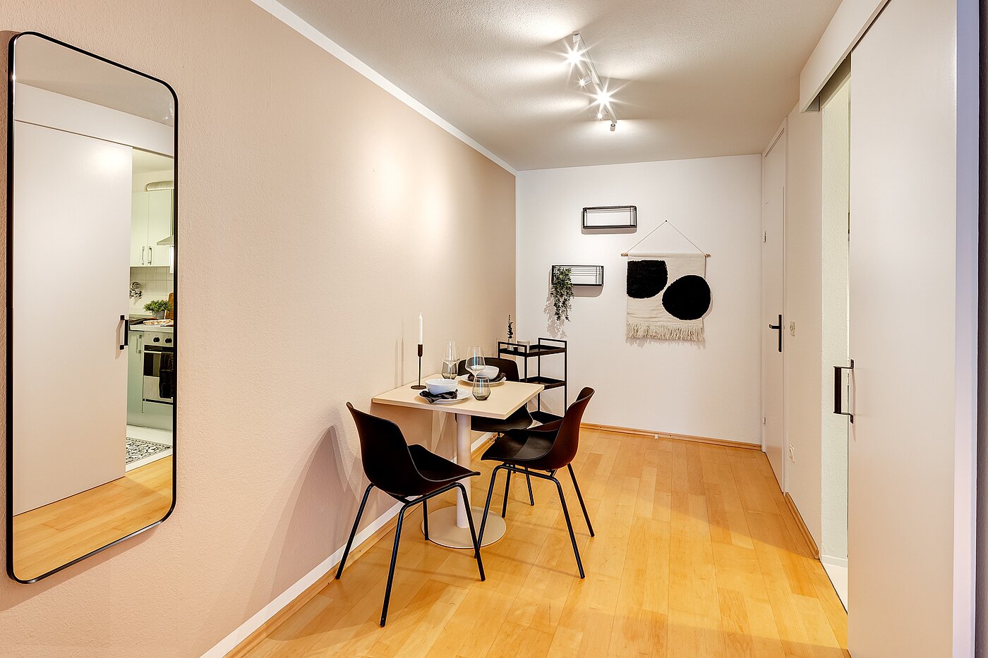 Etagenwohnung mit 1 Zimmer | München-Maxvorstadt | 70132 | Ansprechende Essecke