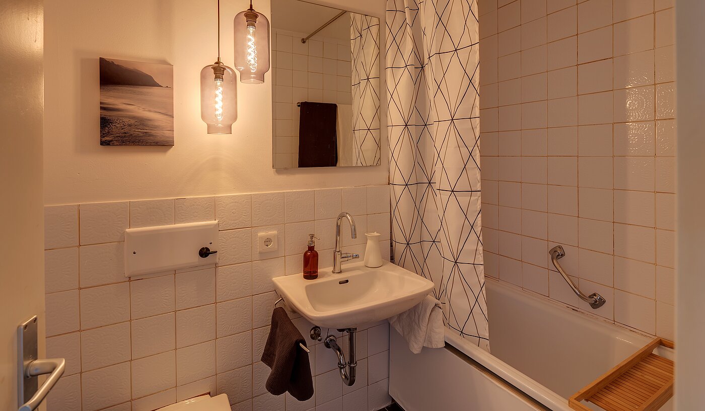 Etagenwohnung mit 1 Zimmer | München-Au | 2211ML1 | Badezimmer mit Wanne und...