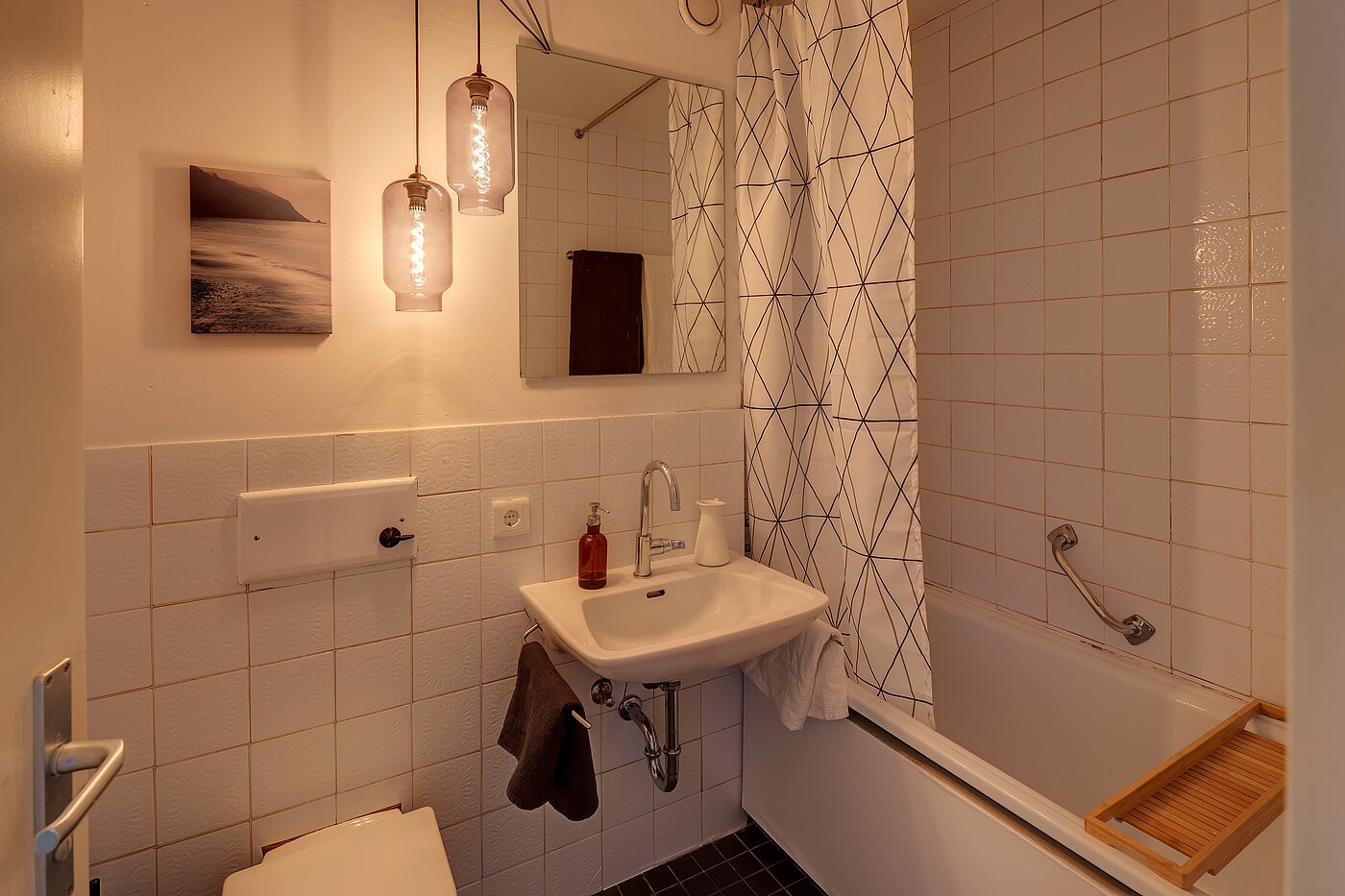 Etagenwohnung mit 1 Zimmer | München-Au | 2211ML1 | Badezimmer mit Wanne und...