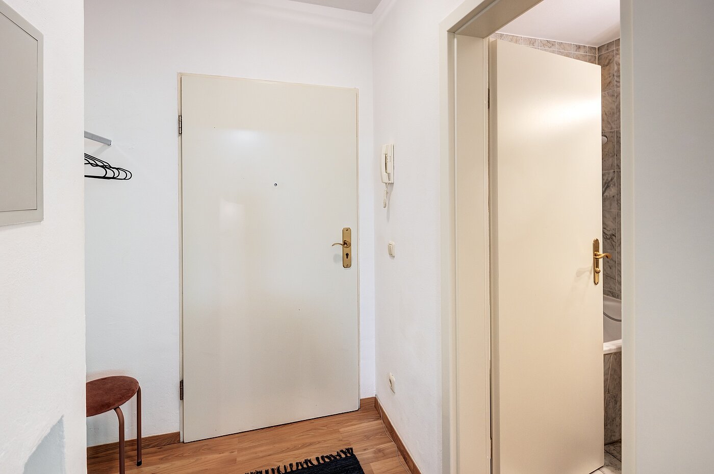 Etagenwohnung mit 1 Zimmer | München-Schwabing | 70249 | Eingangsbereich mit...