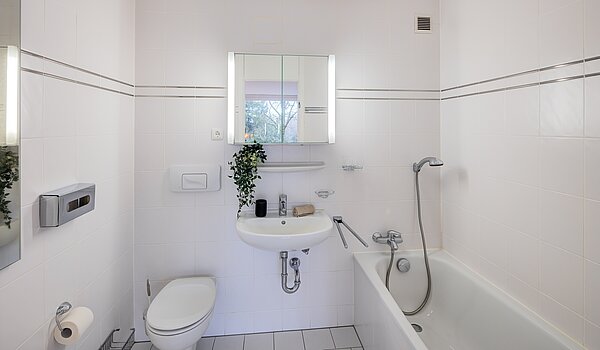 Etagenwohnung mit 3.5 Zimmern | München-Bogenhausen | 703052 | Bad en Suite