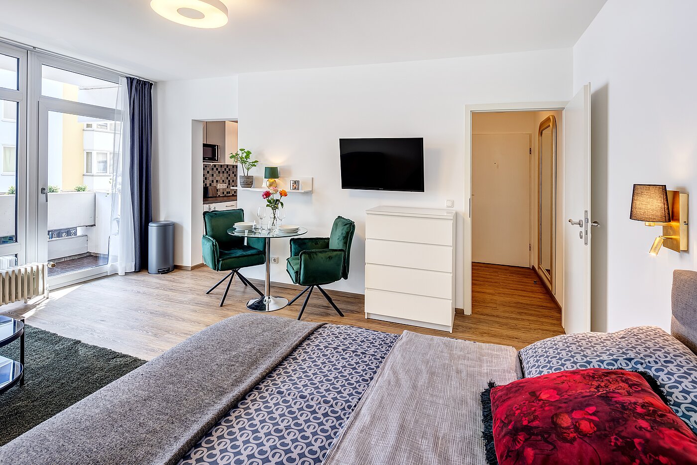 Etagenwohnung mit 1 Zimmer | München-Ludwigsvorstadt | 70176 | Ausgestattet mit einem Flat Screen...