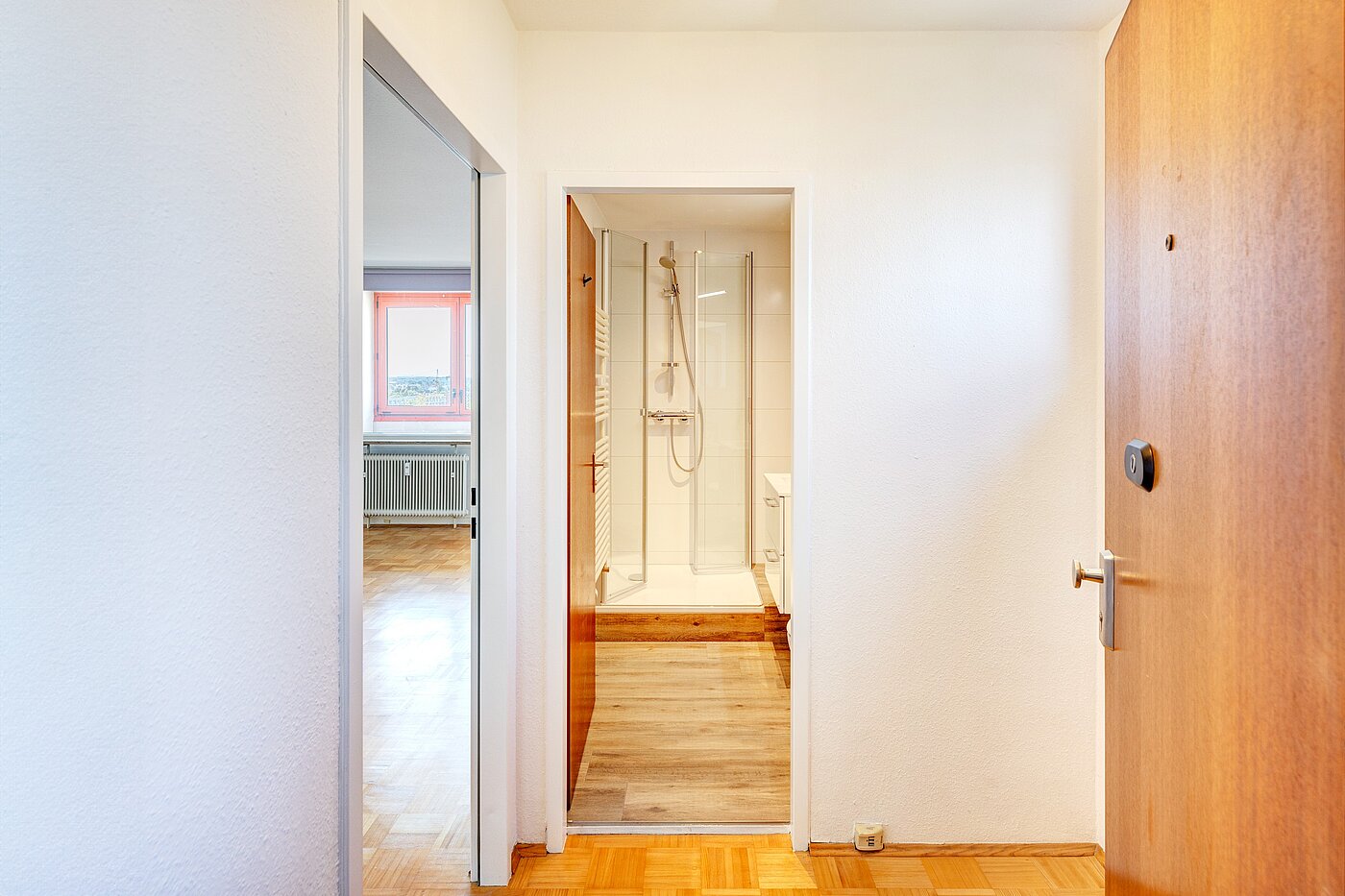 Etagenwohnung mit 1 Zimmer | München-Laim | 70144 | Flur Richtung Wohnzimmer und Bad