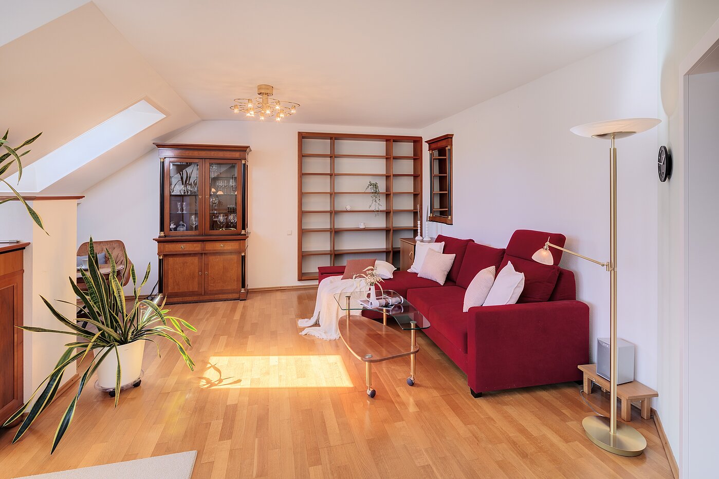 Dachgeschosswohnung mit 3 Zimmern | 70501 | ...Wohnen