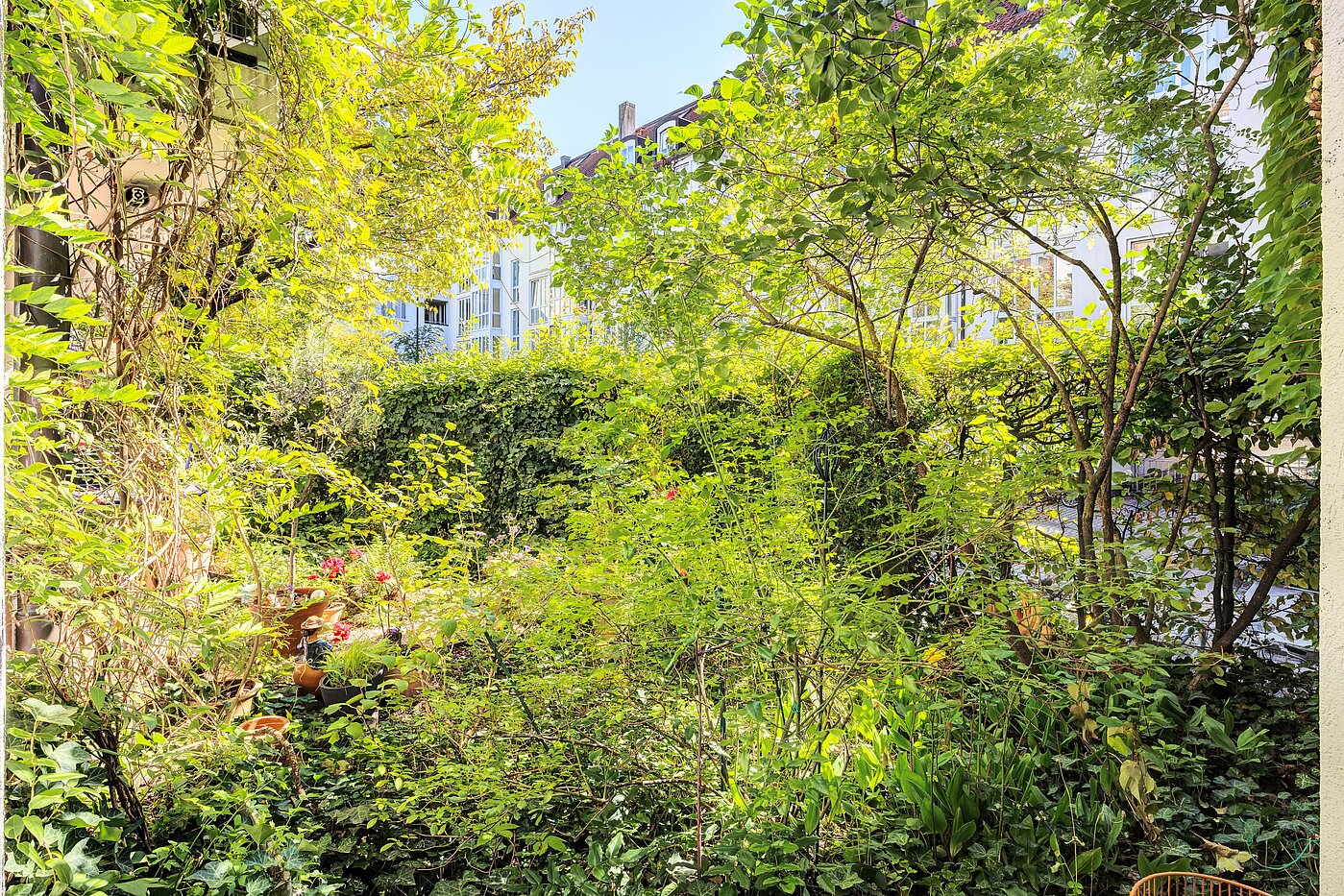 Etagenwohnung mit 1 Zimmer | München-Schwabing | 70249 | ...eingewachsenem Gärtchen