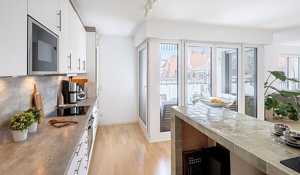 Etagenwohnung mit 3 Zimmern | München-Ludwigsvorstadt | 70488 | ...und Theke, sowie...