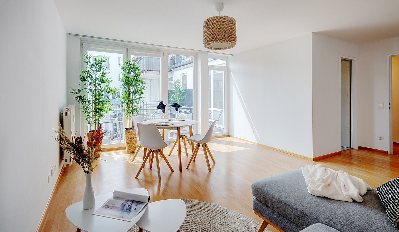 Etagenwohnung mit 2 Zimmern | München-Obersendling | 70039 | Bodentiefe Fenster bieten viel Licht