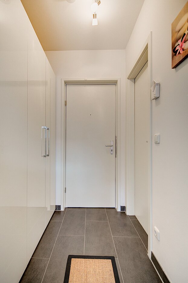 Etagenwohnung mit 1 Zimmer | München-Berg am Laim | 70064 | Flur mit Garderobenschrank