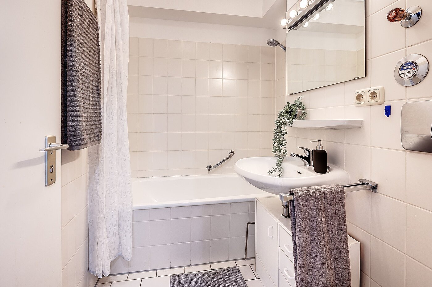 Etagenwohnung mit 1 Zimmer | München-Perlach | 2102ML1 | Bad mit Badewanne