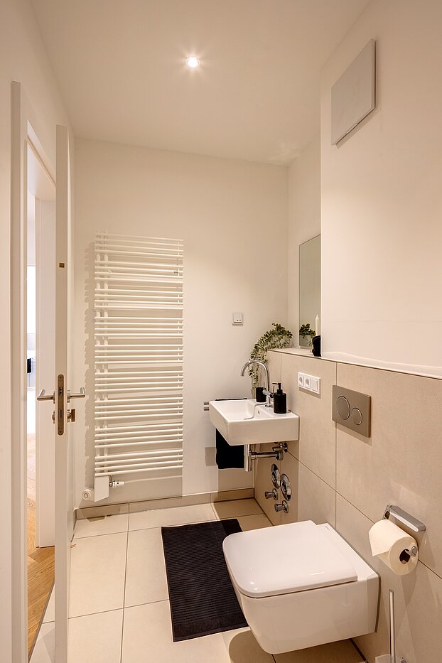 Terrassenwohnung mit 3 Zimmern | München-Harlaching | 70371 | Gästetoilette mit...