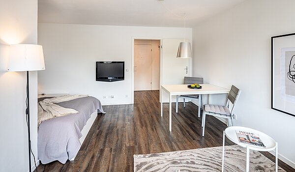 Etagenwohnung mit 1 Zimmer | München-Neuhausen | 702271 | ...Essen, Arbeiten...