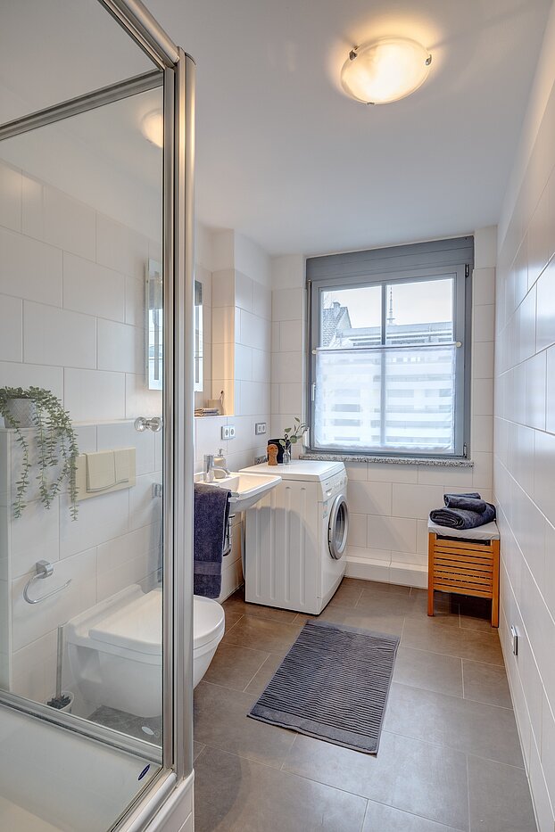 Apartment mit 1 Zimmer | München-Milbertshofen | 70188 | Tageslichtbad mit...