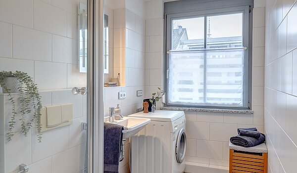 Apartment mit 1 Zimmer | München-Milbertshofen | 70188 | Tageslichtbad mit...