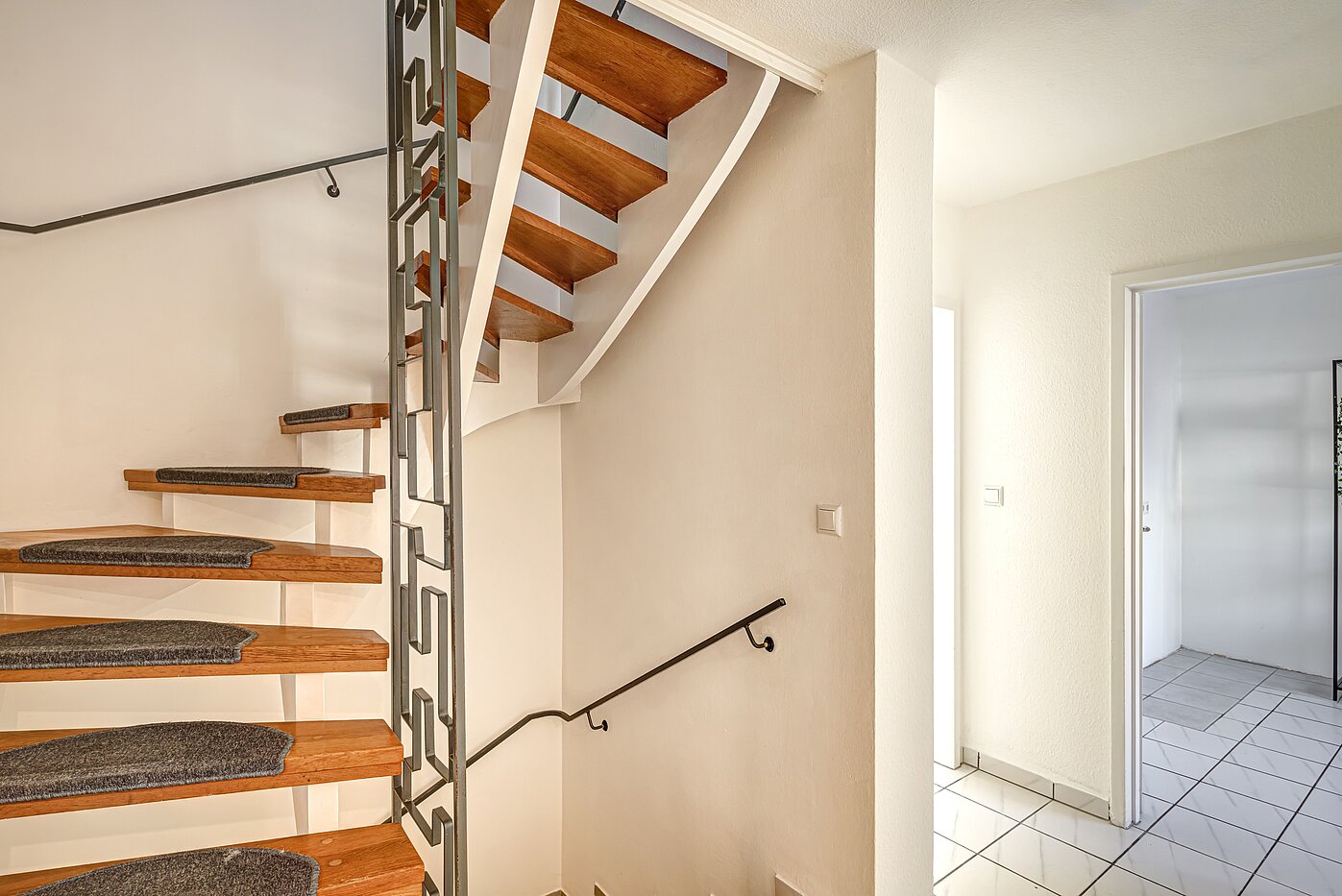 Reihenmittelhaus mit 5 Zimmern | Unterschleißheim | 70187 | Auf dem Weg nach oben