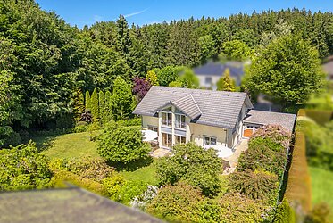 Icking: Exklusives Einfamilienhaus auf traumhaftem Grundstück