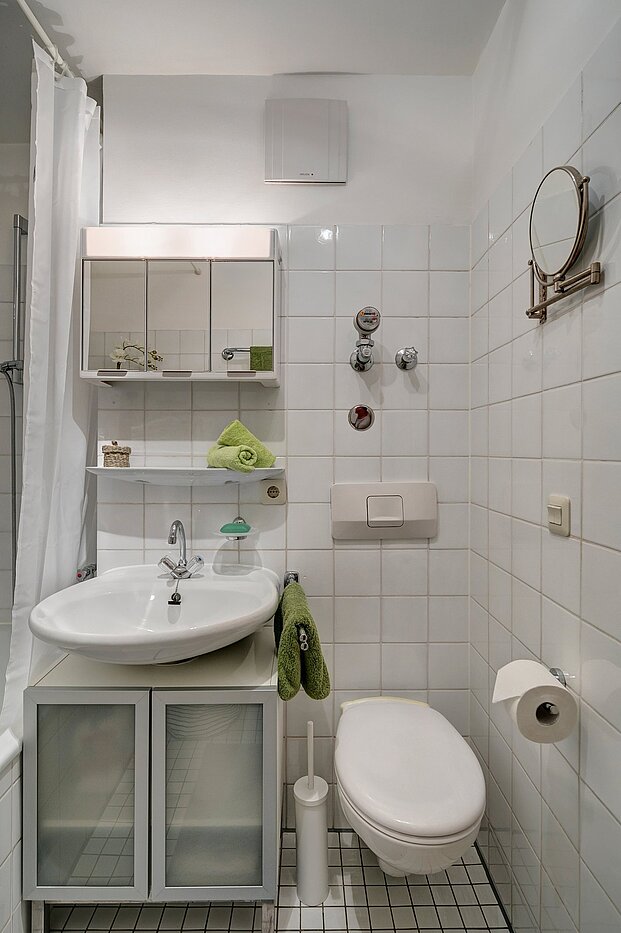 Etagenwohnung mit 1.5 Zimmern | München-Lehel | 2107ML9 | Weiß gefliestes Bad...