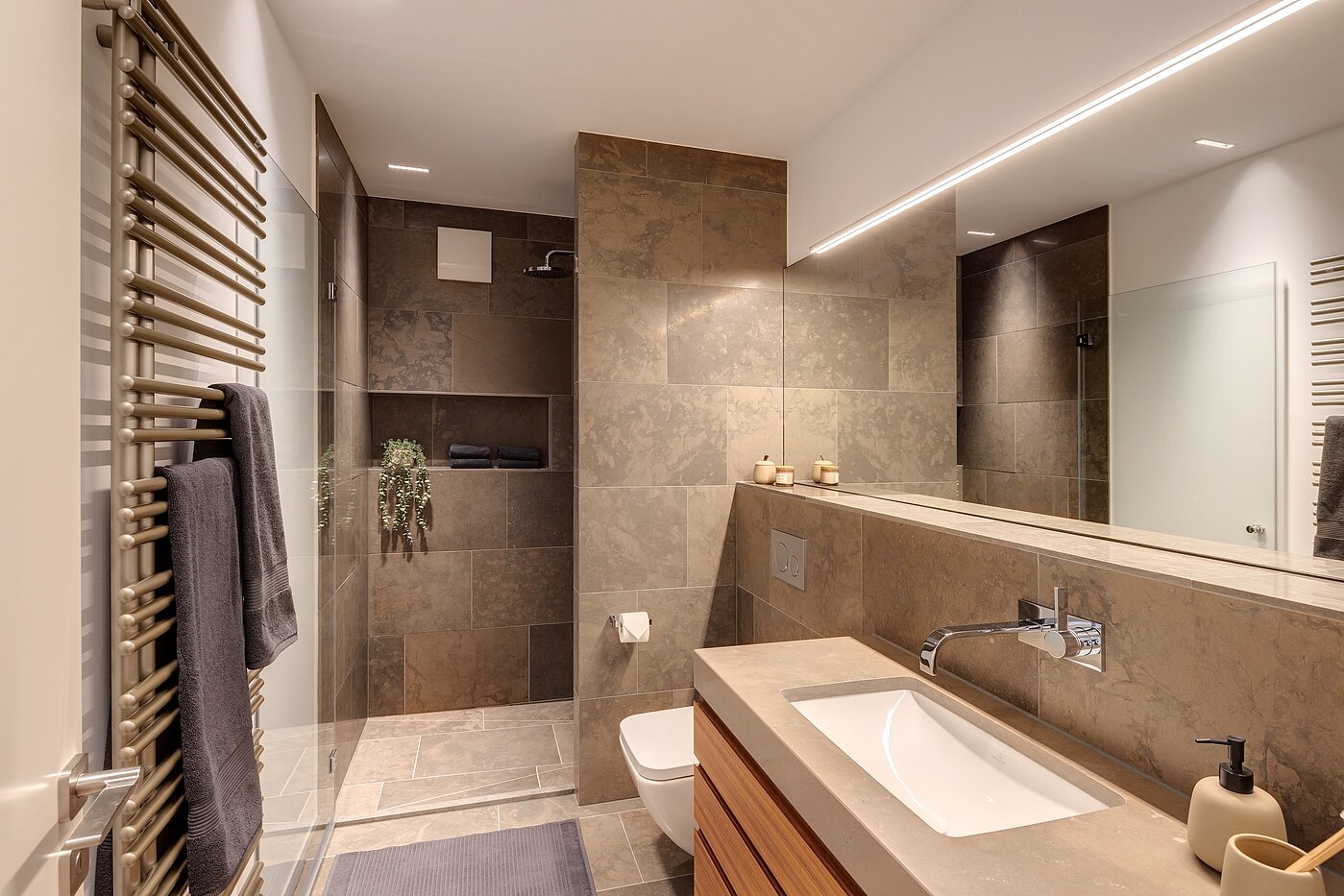 Etagenwohnung mit 3 Zimmern | 70046 | Luxuriöses Gäste-Bad...