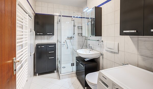 Etagenwohnung mit 2 Zimmern | München-Hadern | 704101 | Duschbad mit Anschluss...