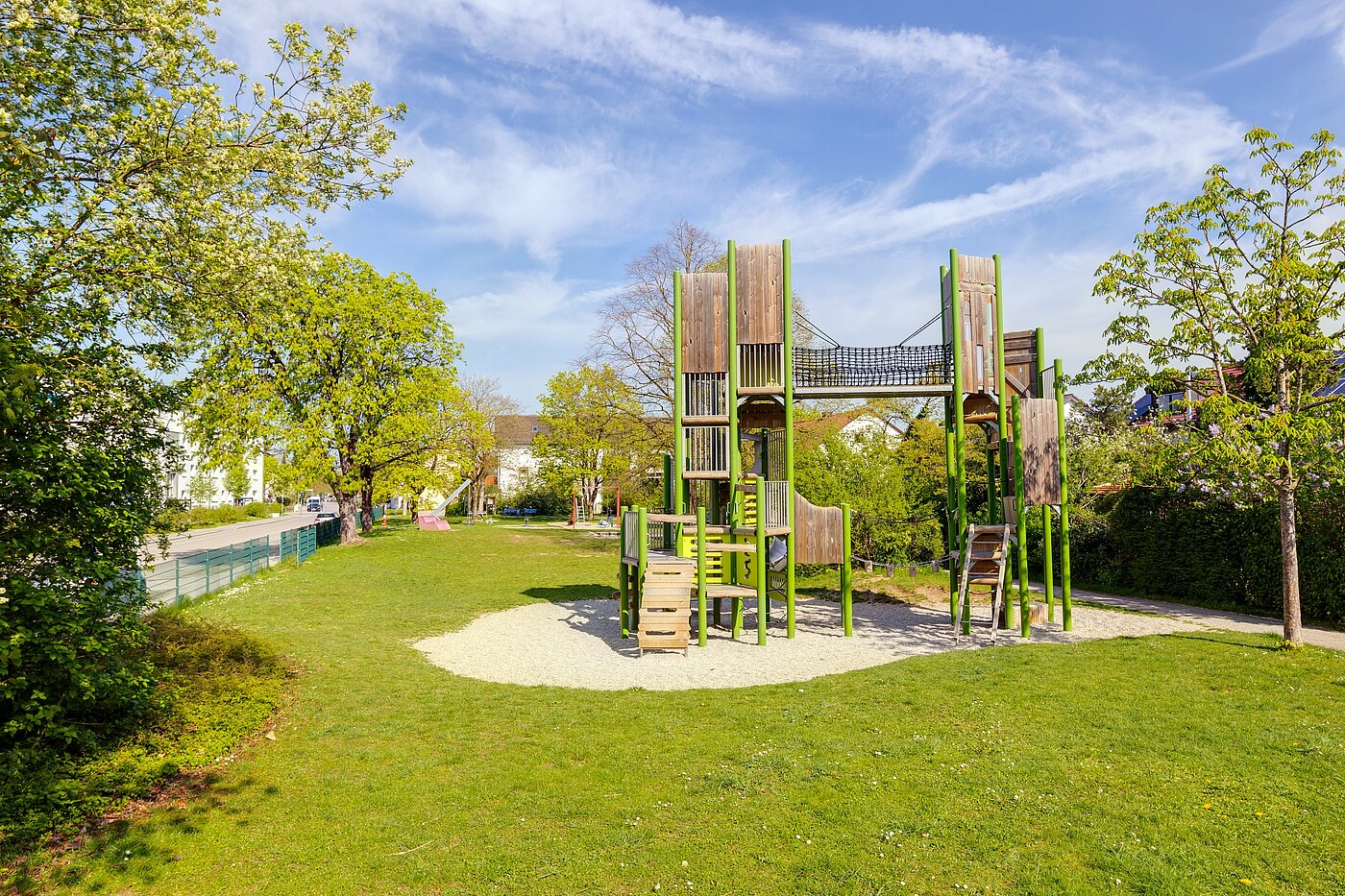 Doppelhaushälfte mit 6.5 Zimmern | Unterschleißheim | 70122 | Spielplatz in der Alleestraße