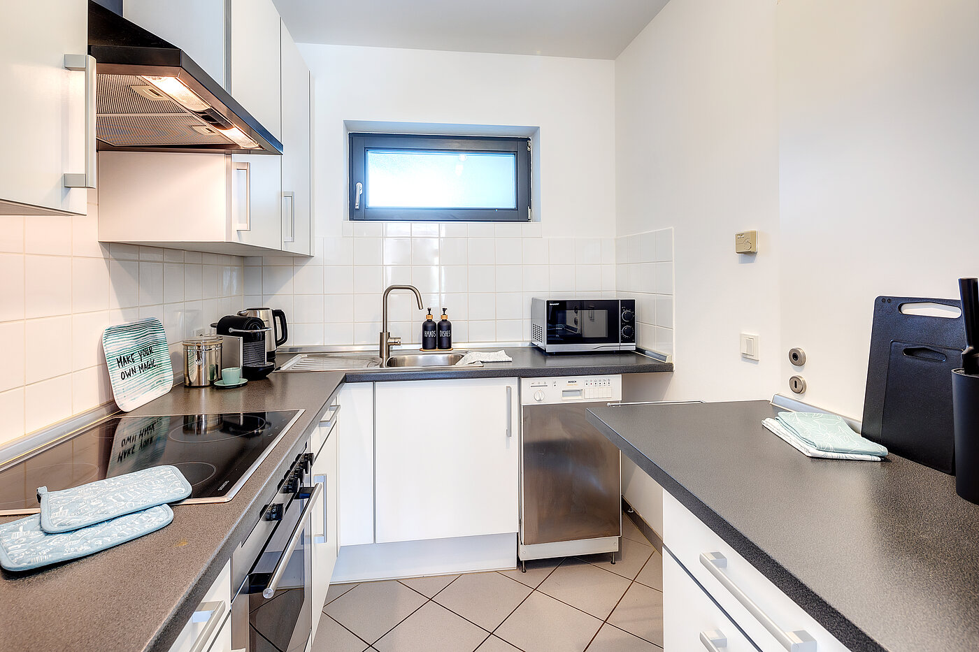 Etagenwohnung mit 2 Zimmern | Haar | 70426 | ...Küche mit Einbauten...