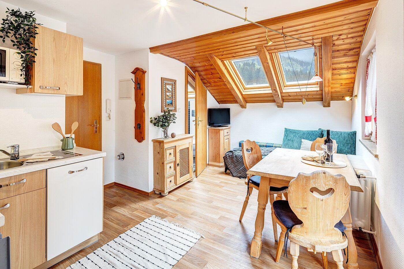Dachgeschosswohnung mit 2 Zimmern | Bad Wiessee | 70017