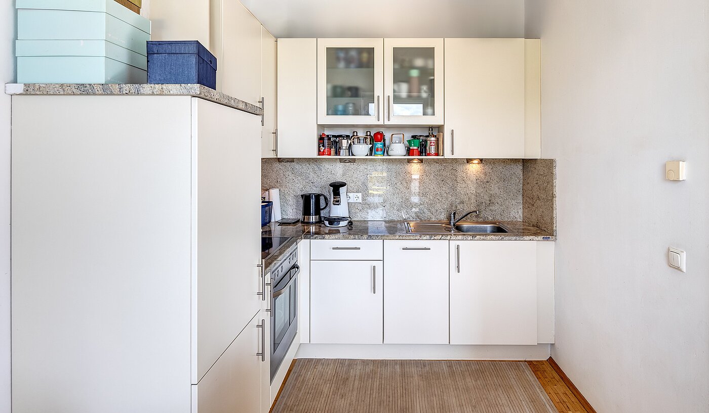 Etagenwohnung mit 2 Zimmern | München-Schwabing | 70153 | Voll ausgestattete Einbauküche...