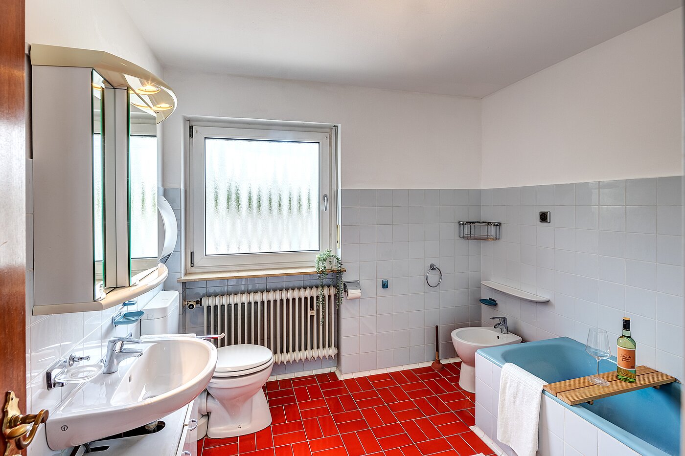 Reihenmittelhaus mit 4 Zimmern | Maisach | 70125 | Bad mit Fenster