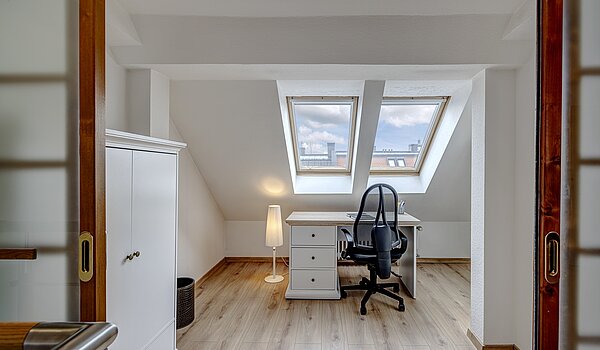 Dachgeschosswohnung mit 4.5 Zimmern | München-Ludwigsvorstadt | 70461 | Wohnen / Essen