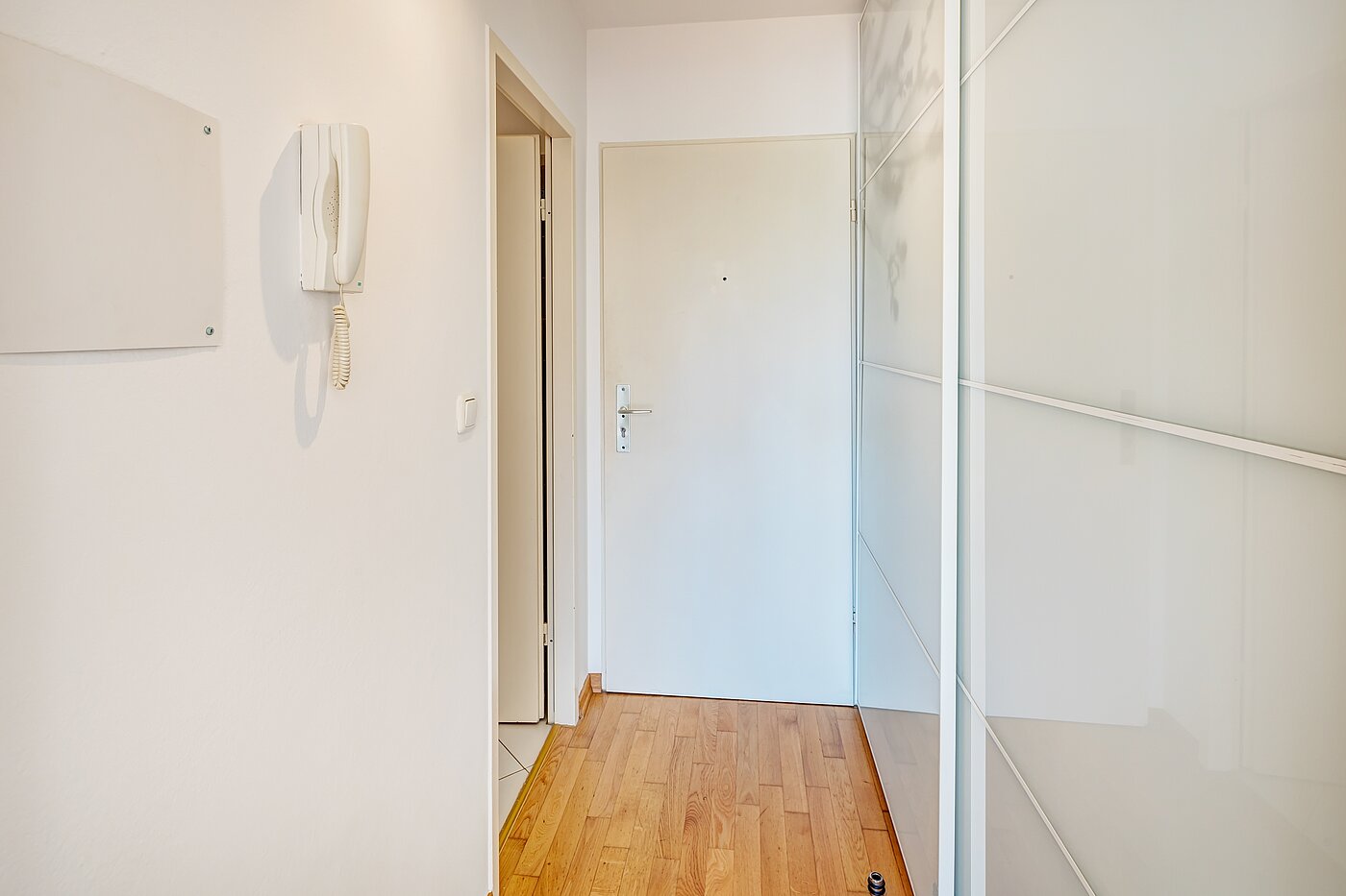 Apartment mit 2 Zimmern | München-Feldmoching | 70466 | Flur Richtung Eingang