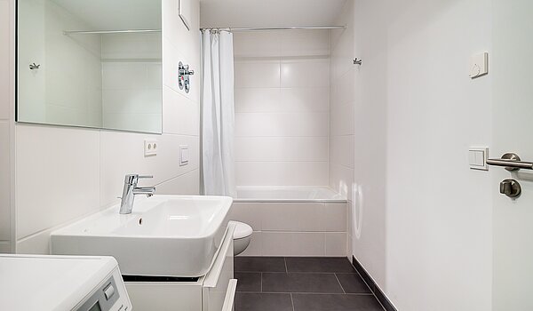 Etagenwohnung mit 3 Zimmern | München-Moosach | 70164 | ...und Badewanne