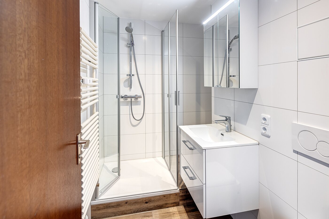 Etagenwohnung mit 1 Zimmer | München-Laim | 70144 | Modernes Bad mit Dusche...