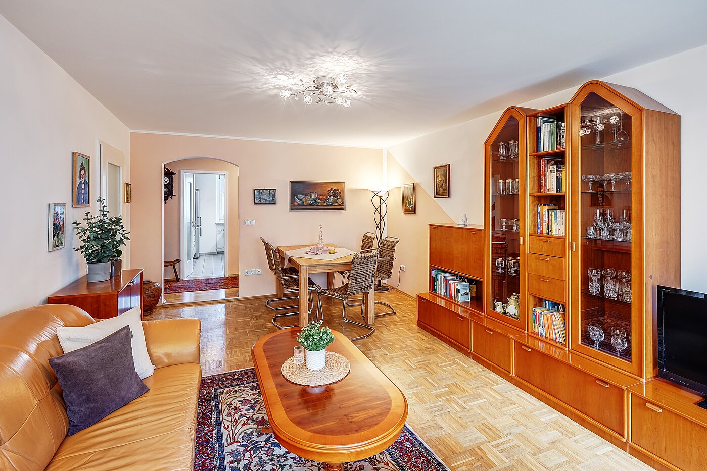 Etagenwohnung mit 3 Zimmern | München-Bogenhausen | 2112ML3 | und Essen