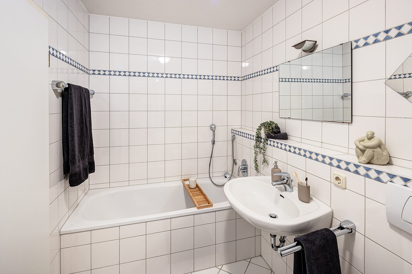 Maisonettewohnung mit 3.5 Zimmern | München-Trudering | 70238 | Bad mit Badewanne...