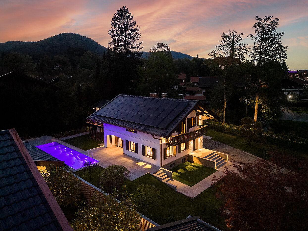 Besondere Immobilie mit 15 Zimmern | Bad Wiessee | 701592 | Luftaufnahme vom Landhaus