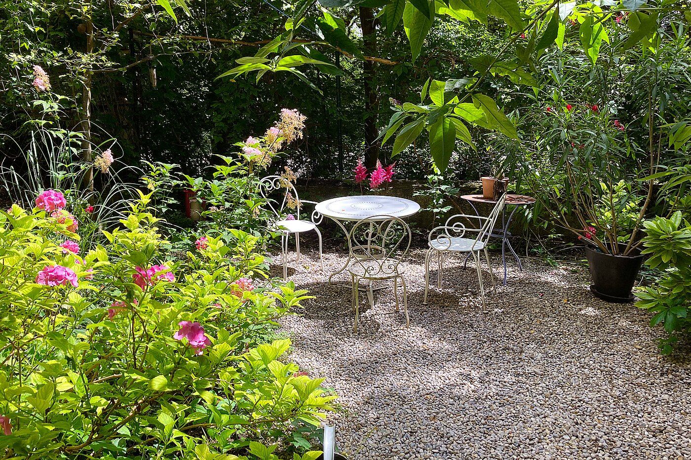 Etagenwohnung mit 2.5 Zimmern | München-Sendling | 70067 | ...idyllischem Garten.