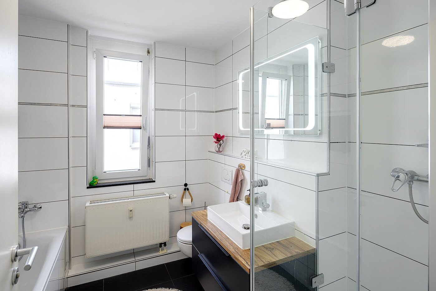 Doppelhaushälfte mit 5 Zimmern | Unterföhring | 70119 | Bad mit Fenster