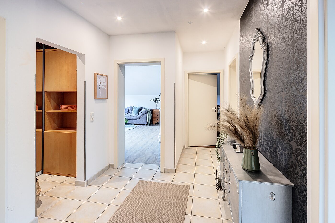Dachgeschosswohnung mit 3 Zimmern | Karlsfeld | 70217 | ...Garderobe