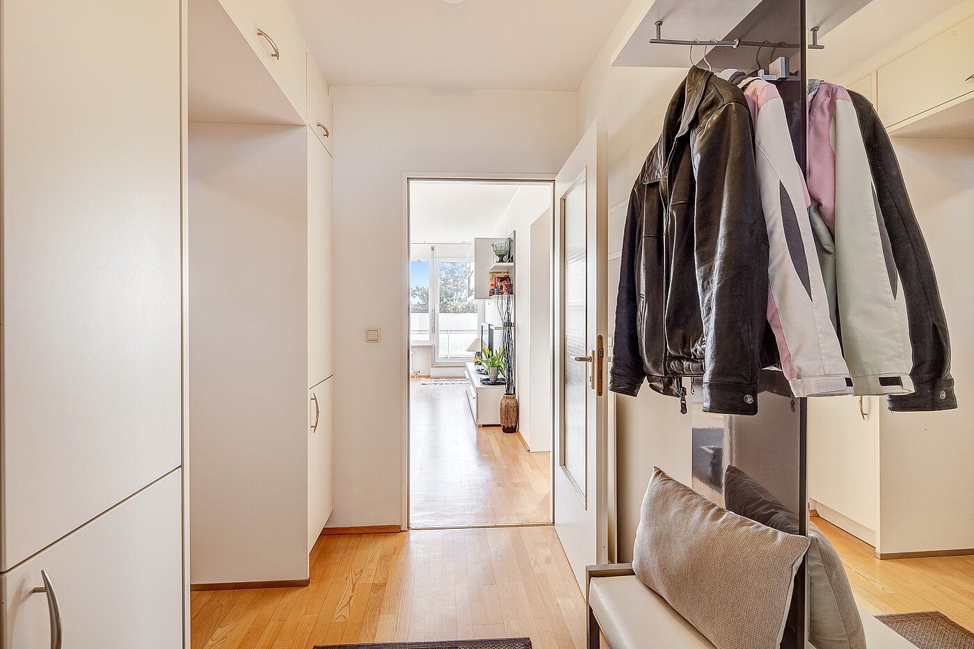 Etagenwohnung mit 3 Zimmern | Unterschleißheim | 70003 | Eingangsbereich mit Einbauten
