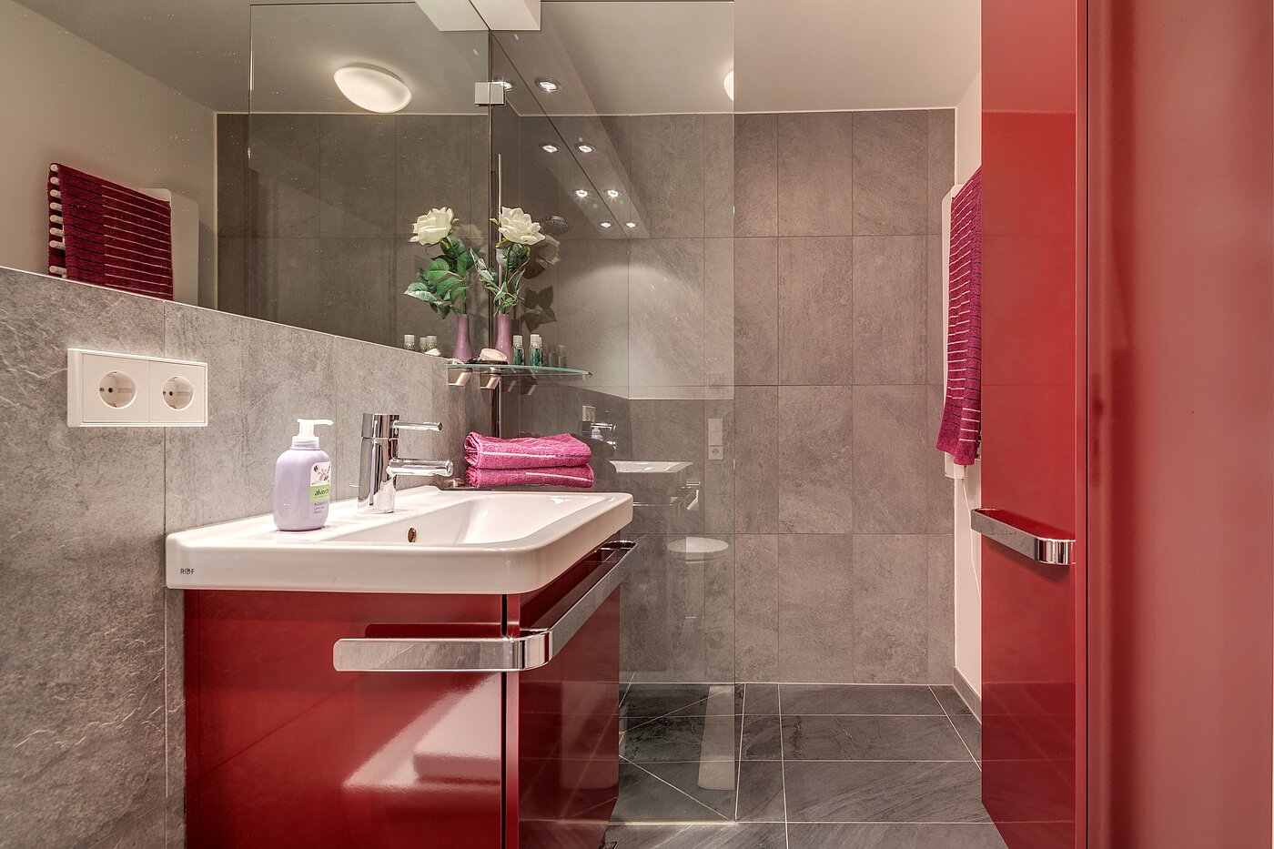 Etagenwohnung mit 2 Zimmern | München-Pasing | 70071 | ...begehbarer Dusche